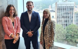 Foto Colaboradores: De Izquierda a Derecha: Patricia Casado, directora de BerriUp; Gonzalo Soto, responsable Línea Inicia Emprendedores en Rural Kutxa; y Garbiñe Henry, directora de Innovación y Emprendimiento en Universidad de Deusto