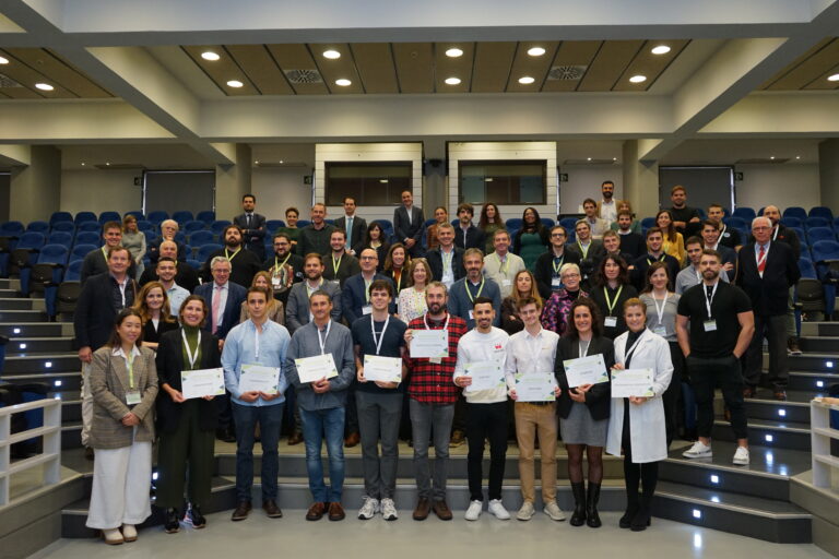 Foto de los finalistas en la final de la convocatoria rural kutxa y universidad de deusto con BerriUp